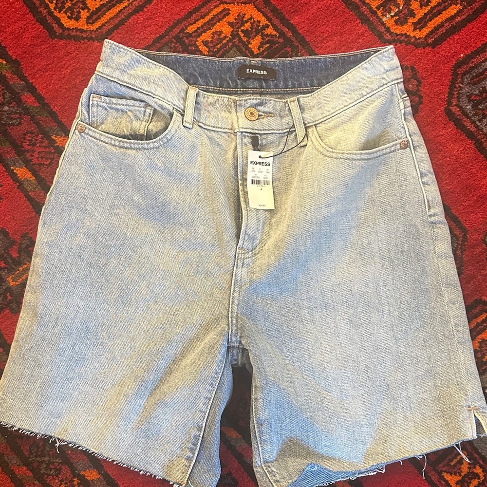 Express Women's Classic Blue Jean Shorts Sz 4 NWT